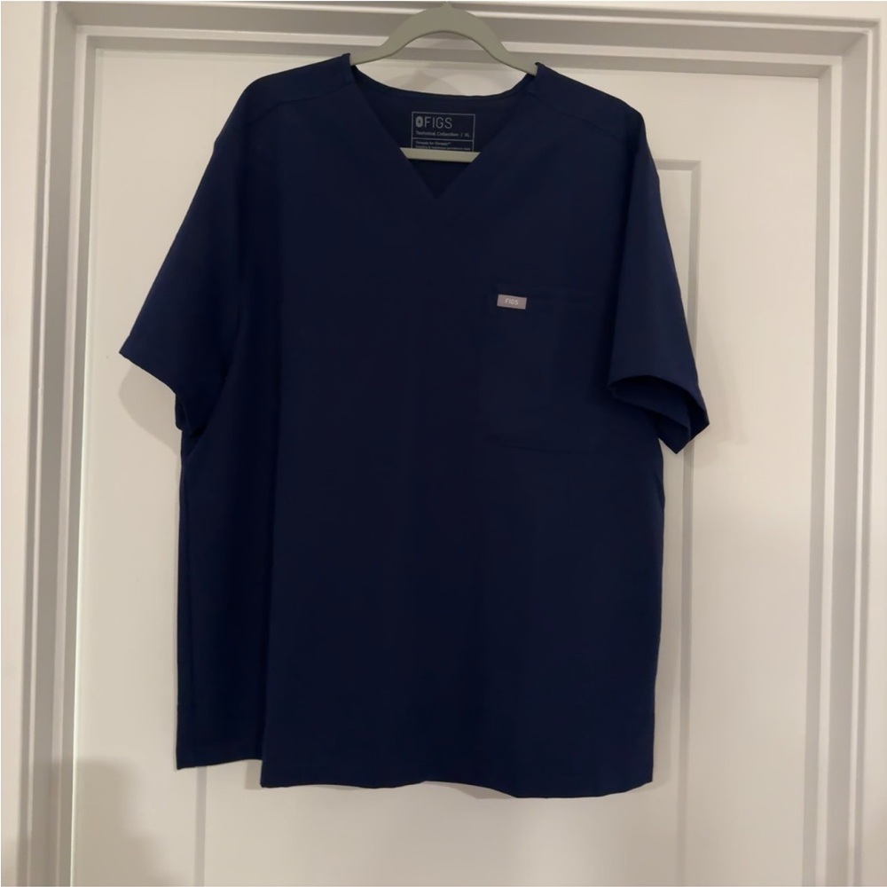 NWOT Figs Men's Navy Scrub Top